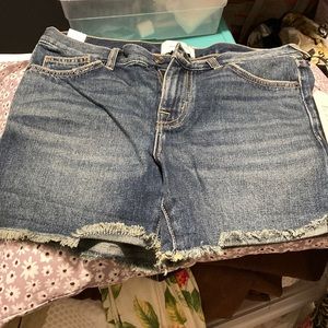 Brand new Current Elliott Boyfriend rolled short